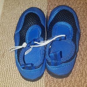 Swiggles Blue Water shoe size 5/6 toddler